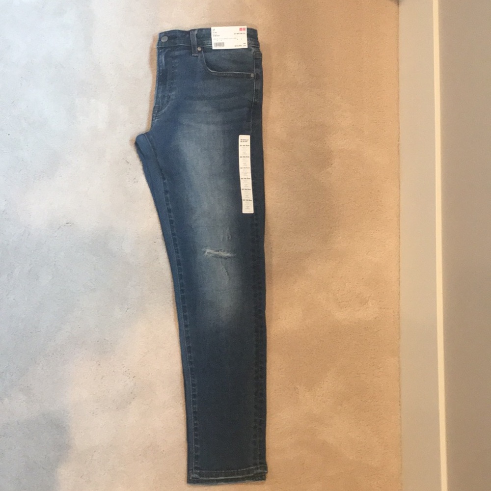Men’s skinny fit tapered distressed denim